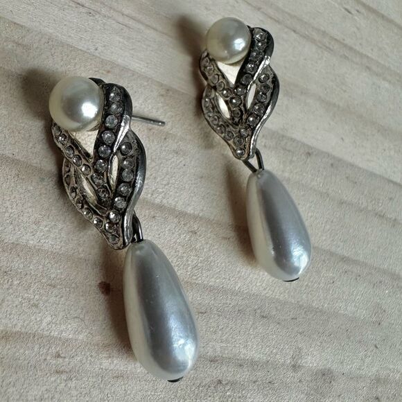 Mariell Faux Pearl & Rhinestone Drop Earrings - Picture 3 of 7